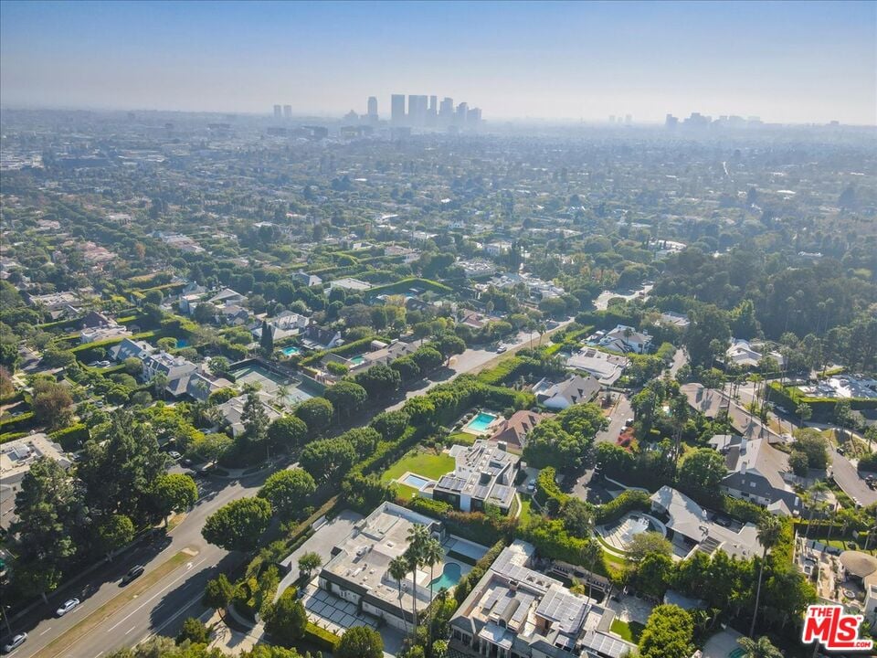 Northstar Manor, N Alta Dr, 90210