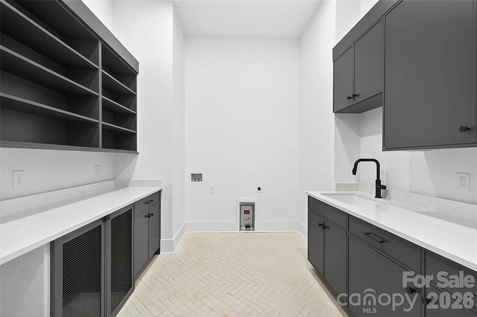 1209 Meadowood Ln