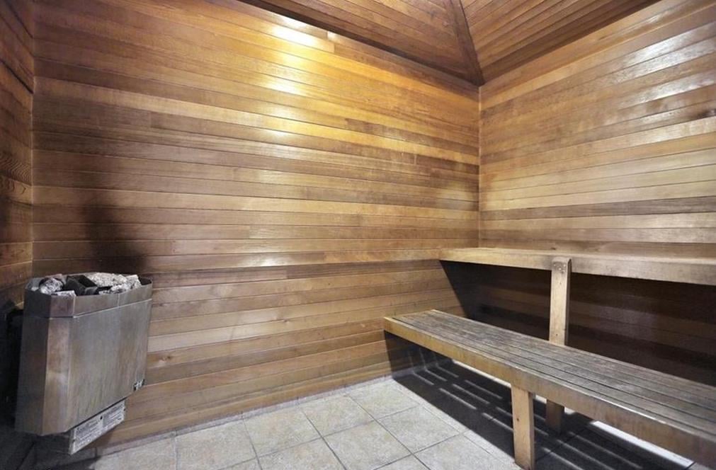 Upgraded 1 Bed+ Den Suite Overlooking Ravine