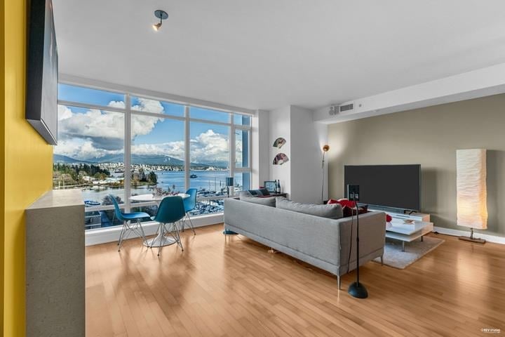1101-1616 Bayshore Dr