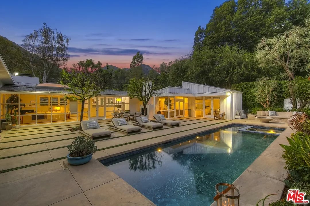 3366 Mandeville Canyon Rd