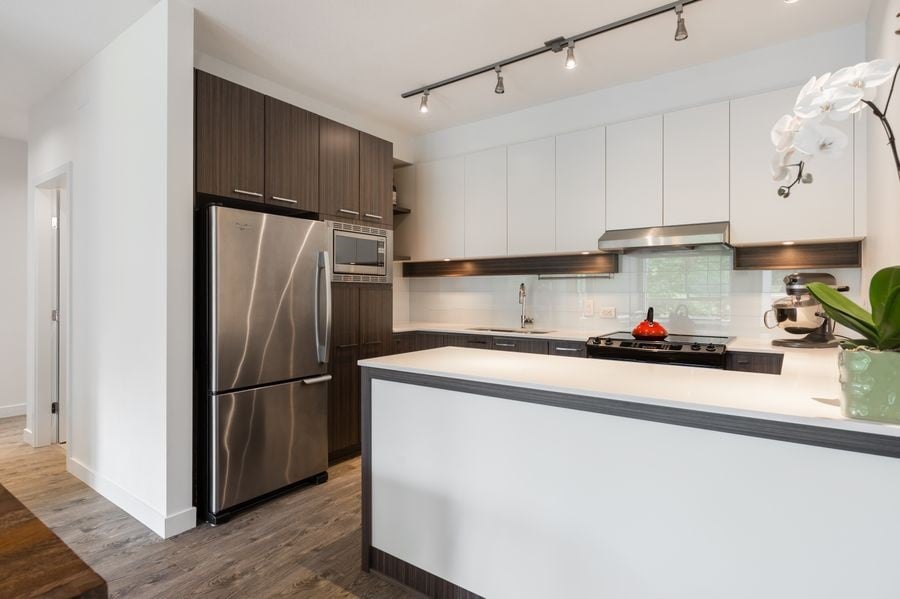 209-555 Foster Ave