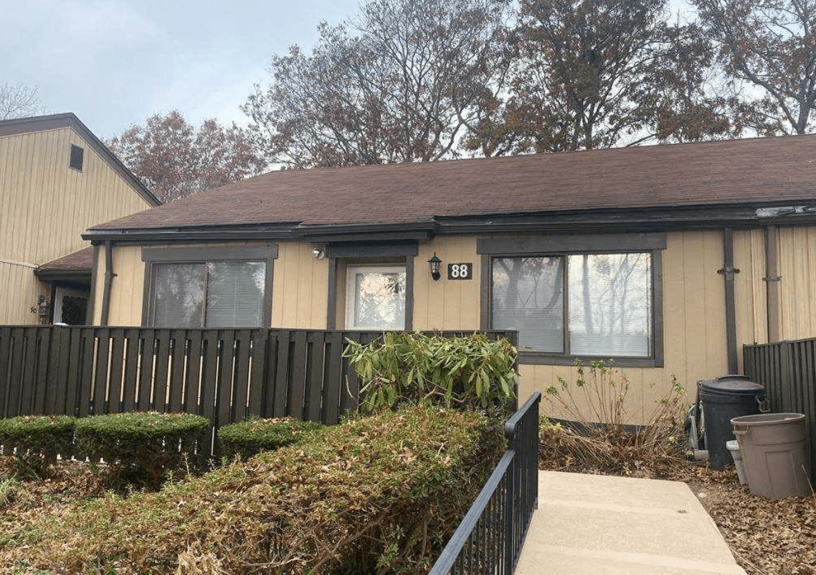 88 Strathmore Gate, Stony Brook