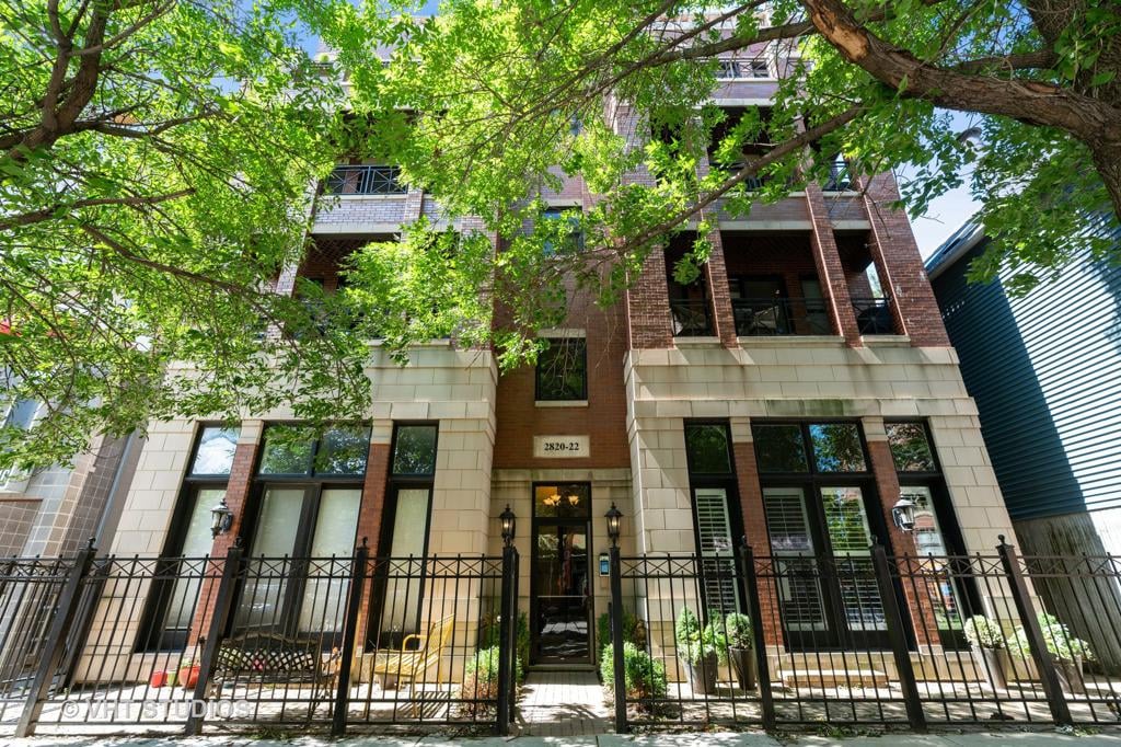 2820 N Sheffield Ave #2S