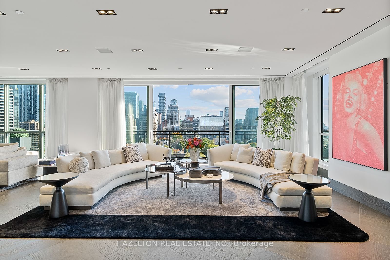 YORKVILLE'S PINACLE OF LUXURY PENTHOUSE