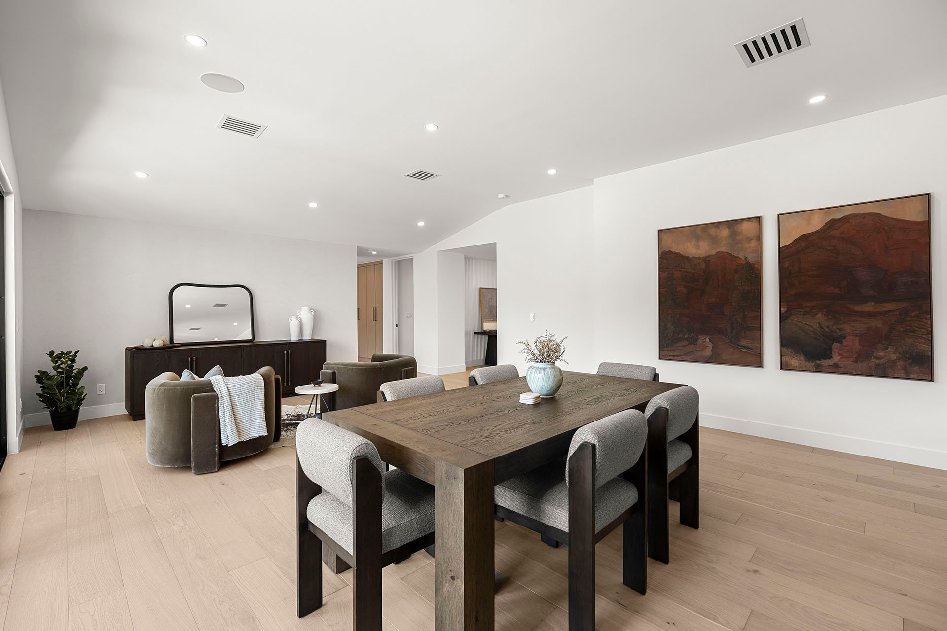 3500 E LINCOLN Drive 26