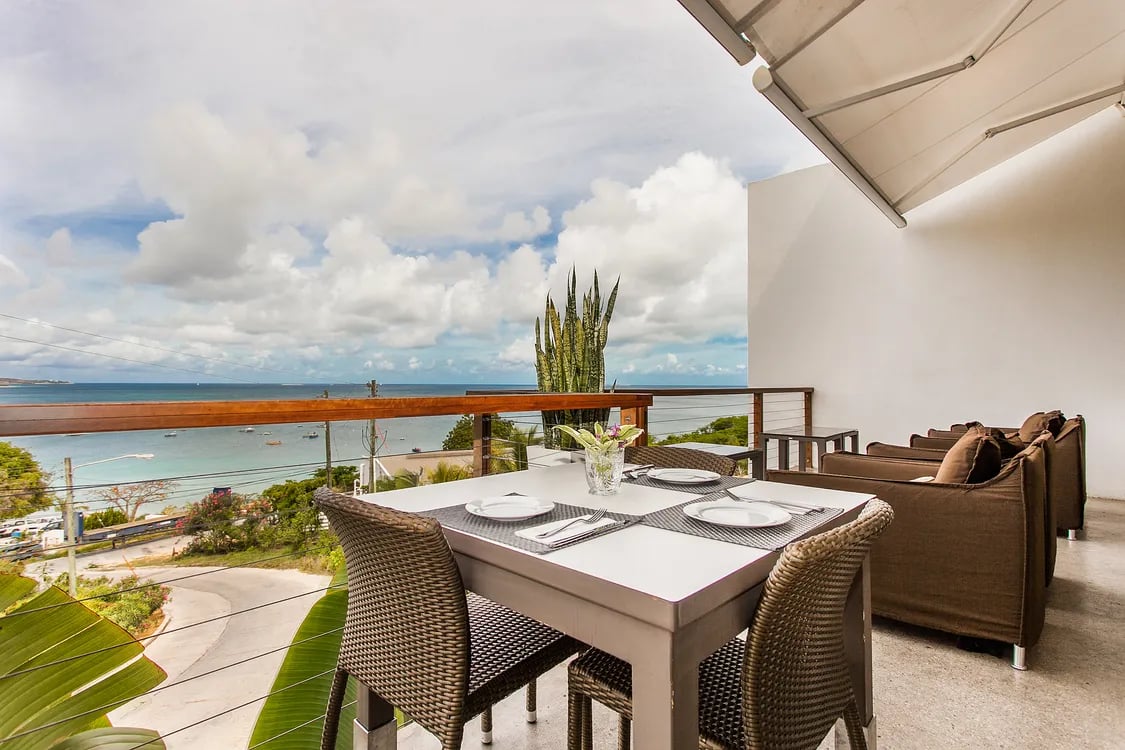 Ce blue Villa