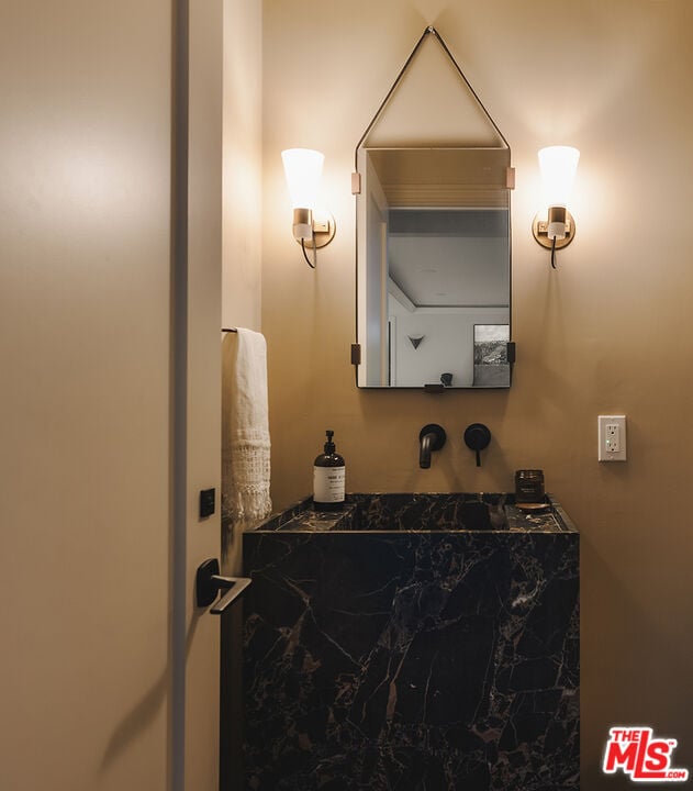 Nova Pavilion, El Cerrito Pl, 90068