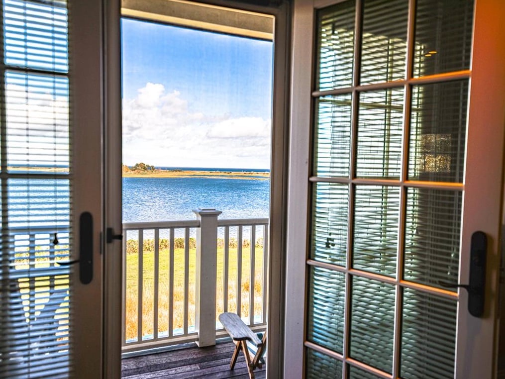 96 Beach Rd