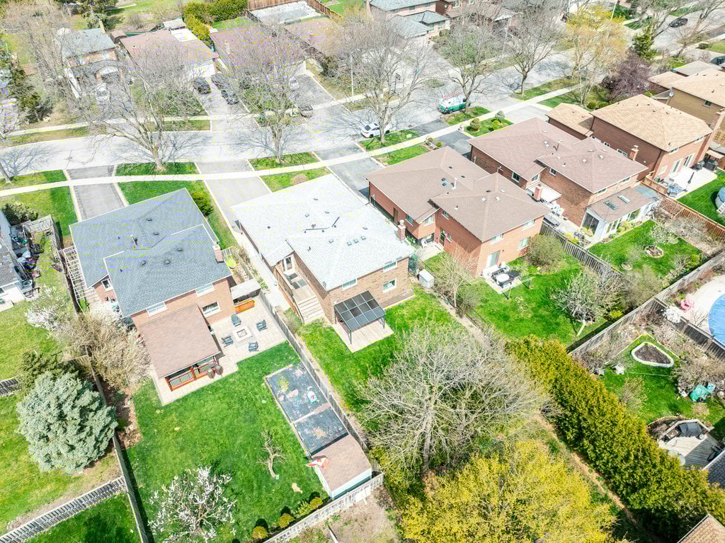 2500 Poplar Cres