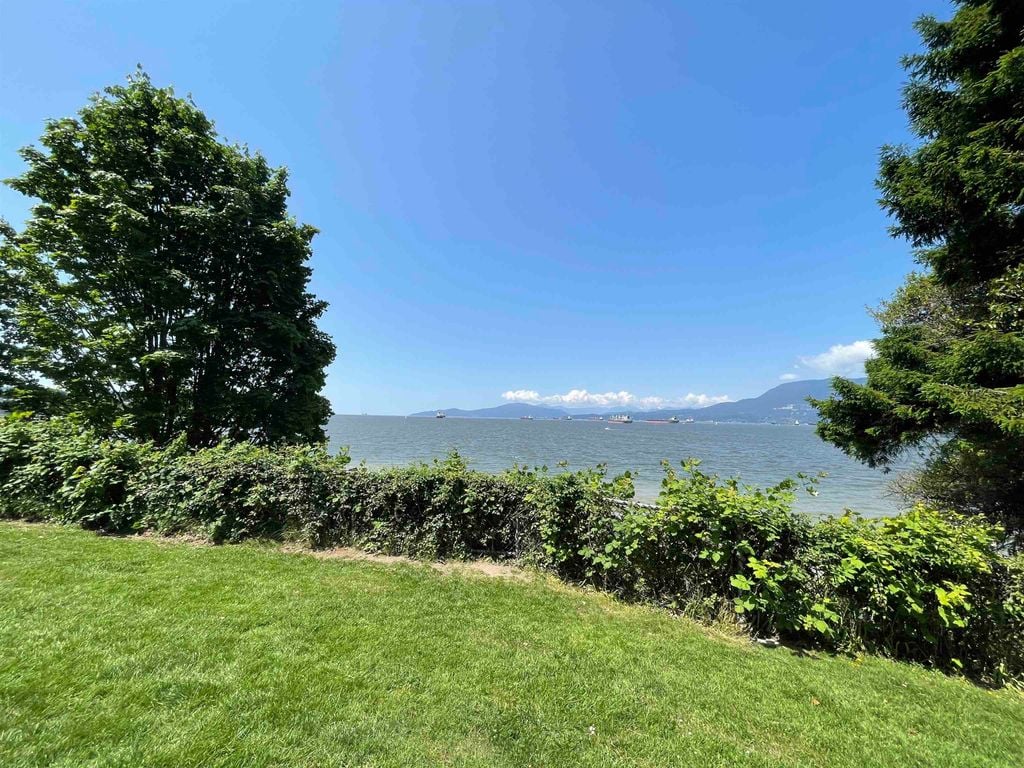 2568 Point Grey Rd