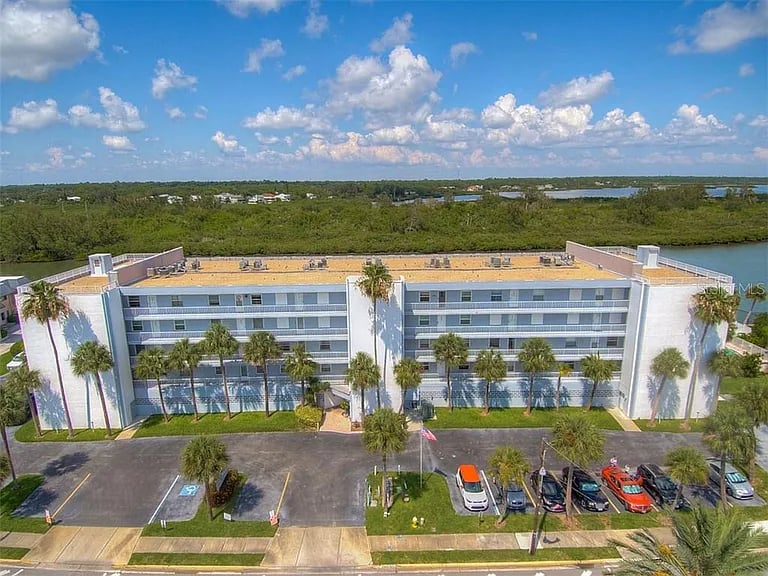 18325 Gulf Blvd APT 206