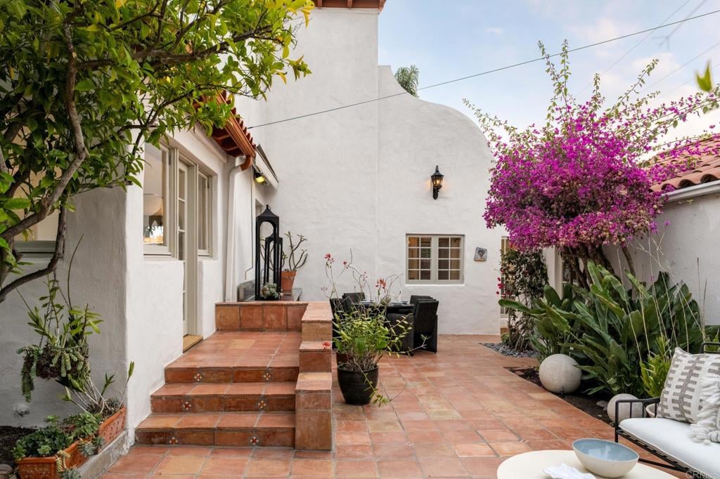 654 Bonair Place