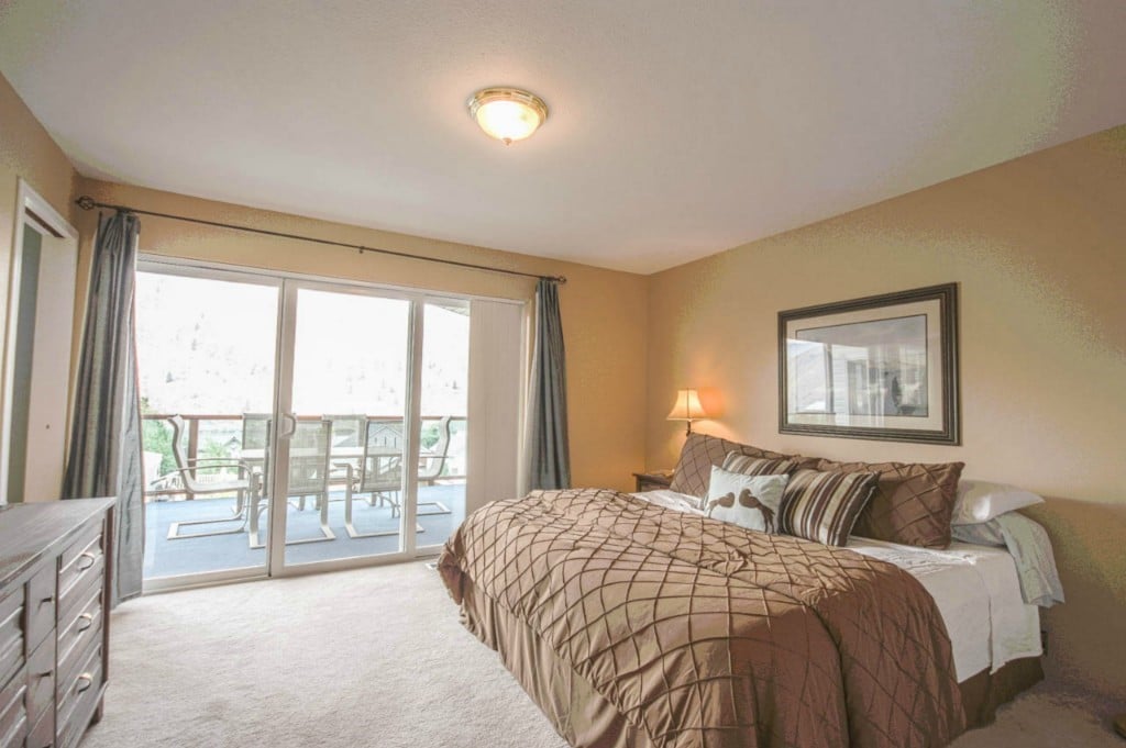 325 W Entiat Dr