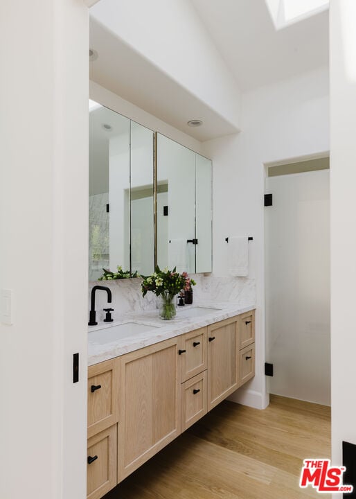 Solaris Pavilion, Westbourne Dr, 90048