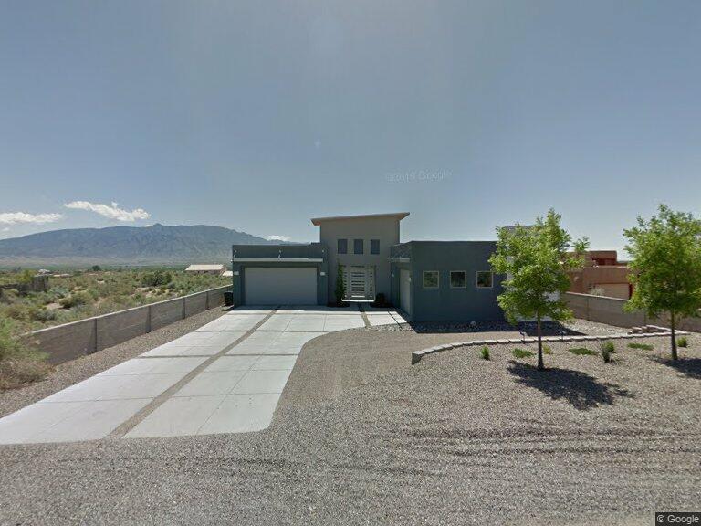 836 Acapulco Rd NE