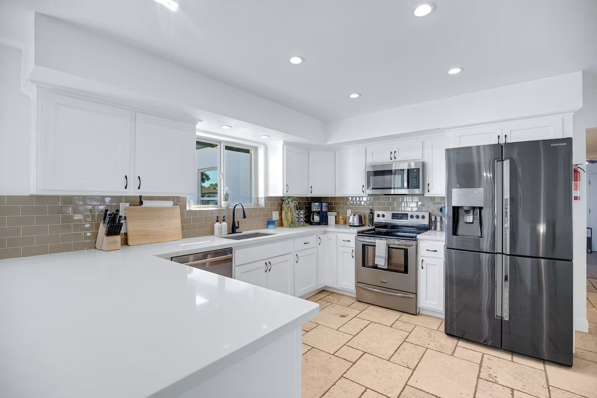 Huge Golf Course Home-Free Heated Pool/Theatre/Gym