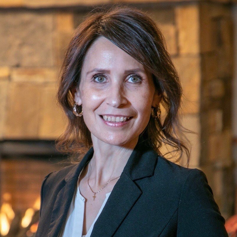 Isela Acosta Eagle, CO Real Estate Agent Headshot