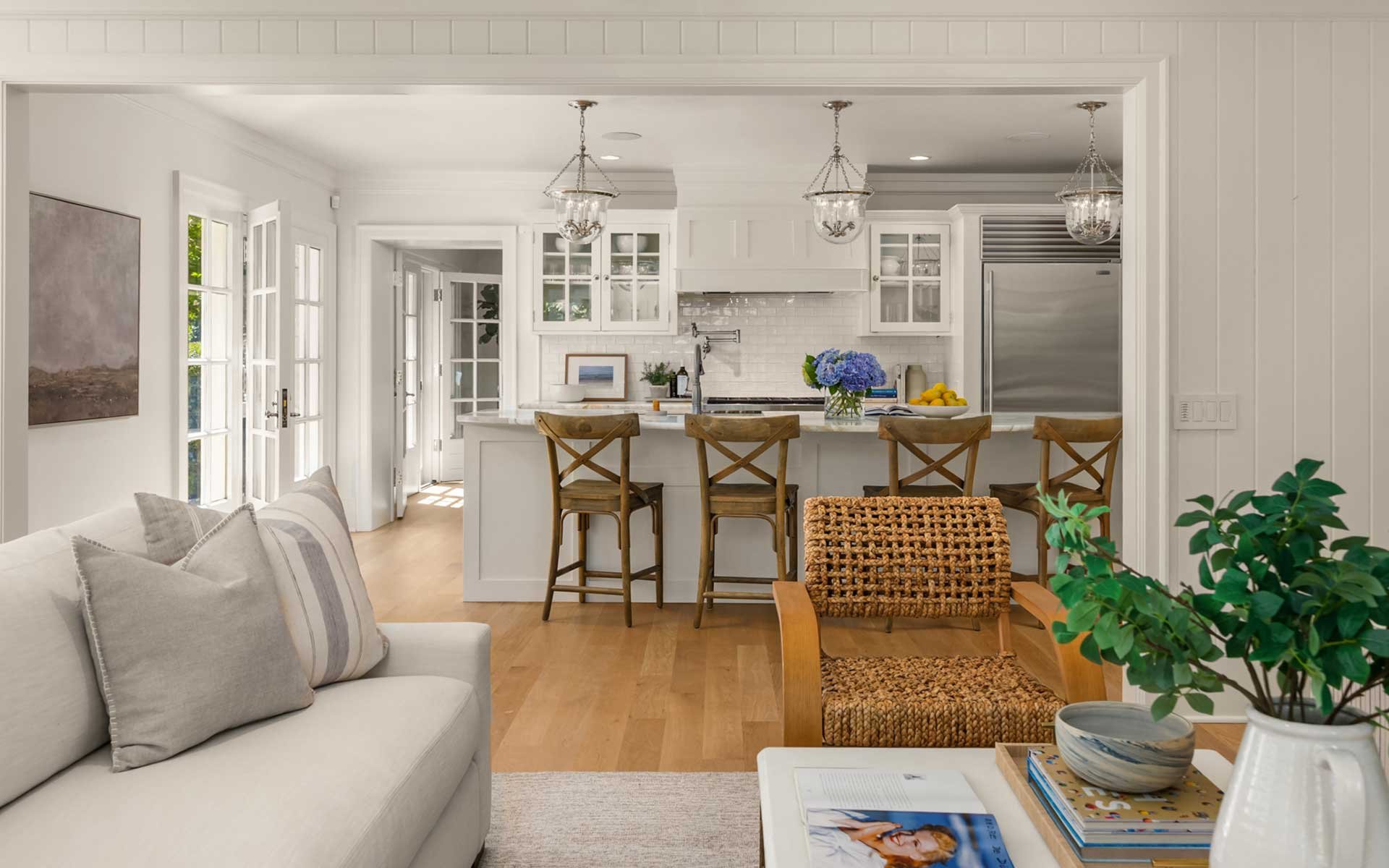 Sunny Hamptons Style in the Heart Of Medina
