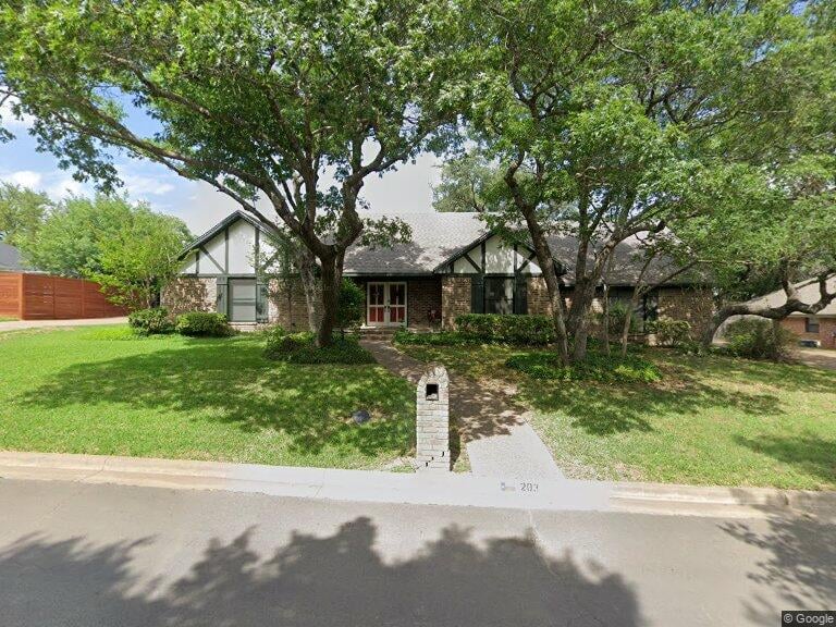 203 Trailwood Dr