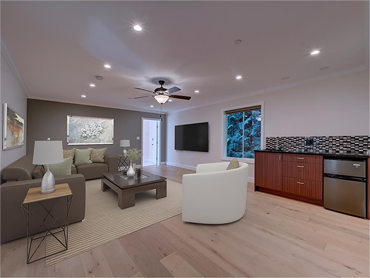 5851 Marine Dr