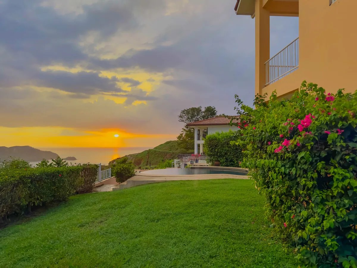 Ocean View Home in Altos del Cacique