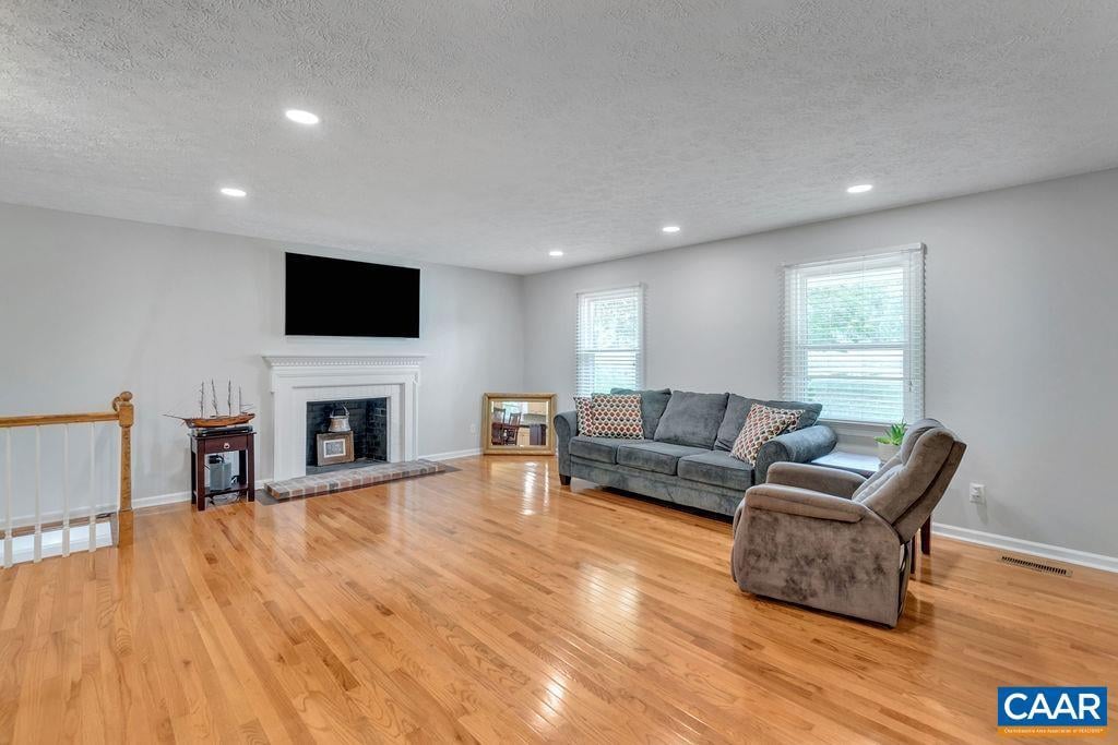 15 Paynes Ln
