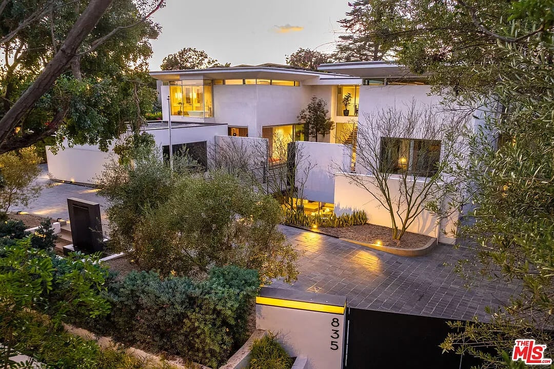 835 San Vicente Blvd