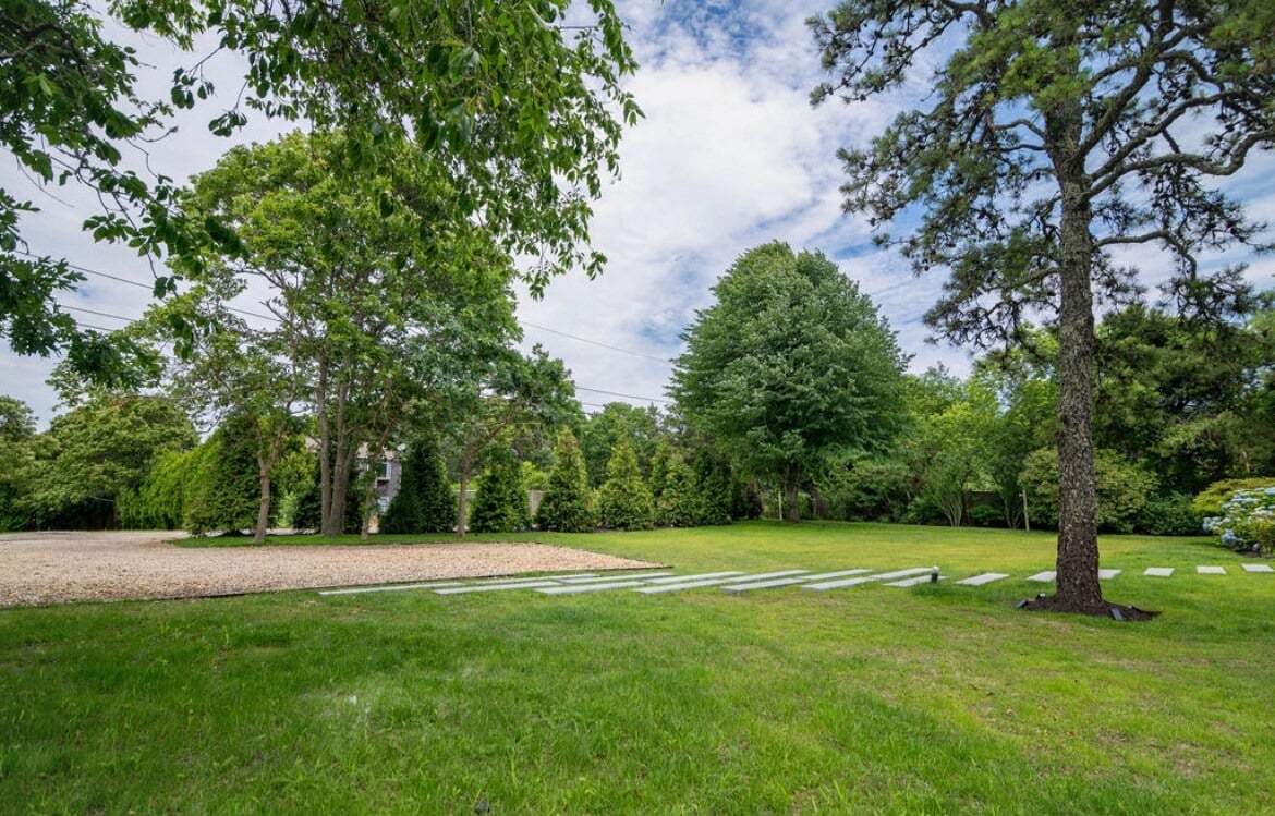 Edgartown Designer Retreat With Pool & Hot Tub