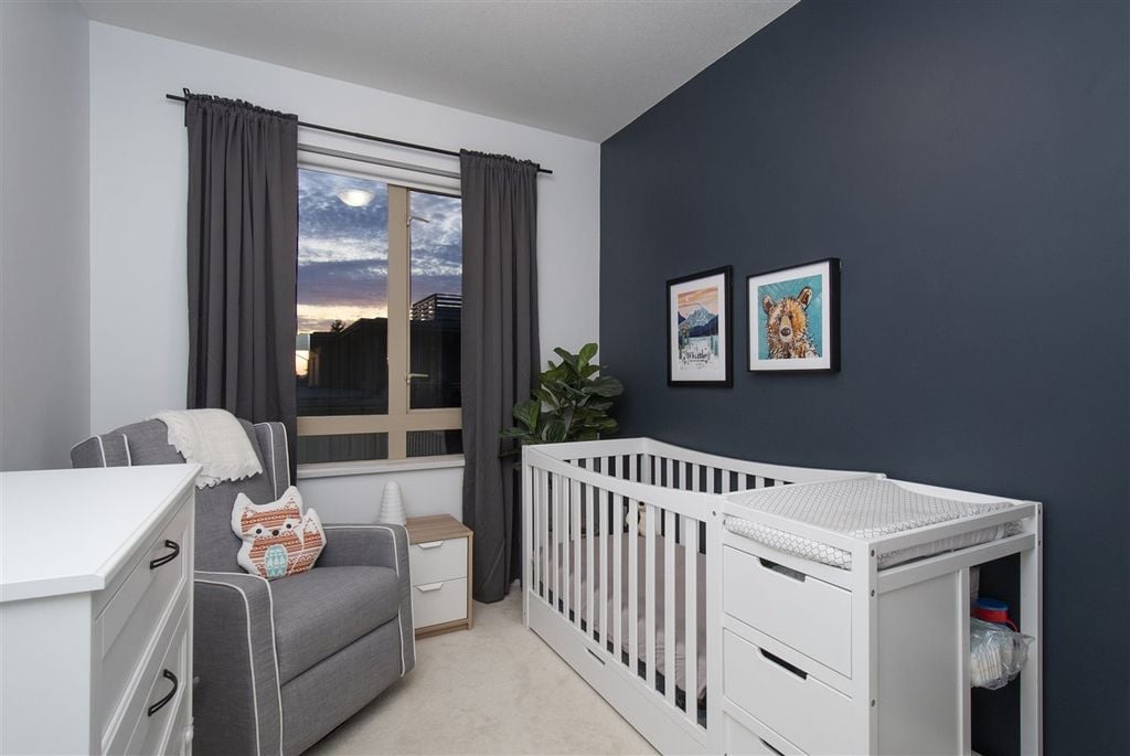 119 W 22nd St, #406