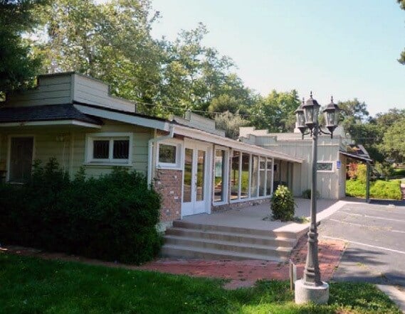 Creekside Plaza | 2809 S Mission Rd