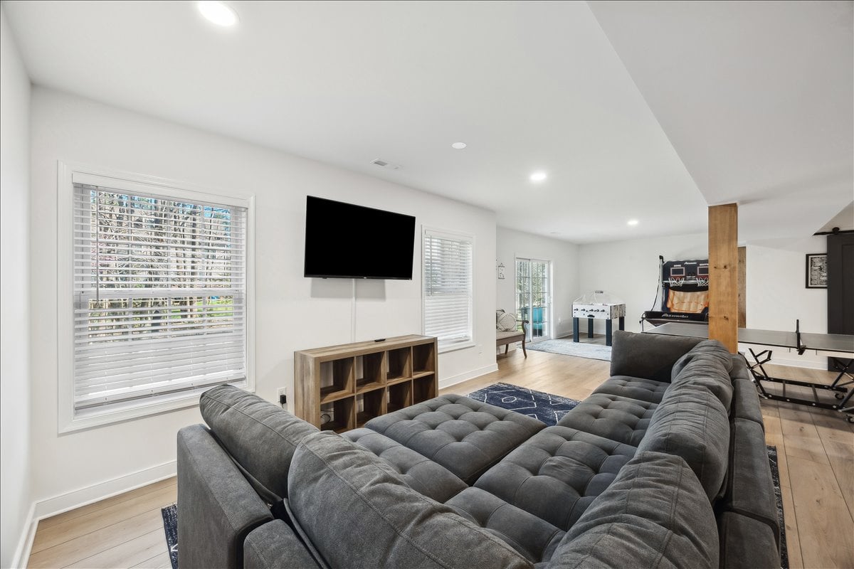 4513 Lake Summer Mews