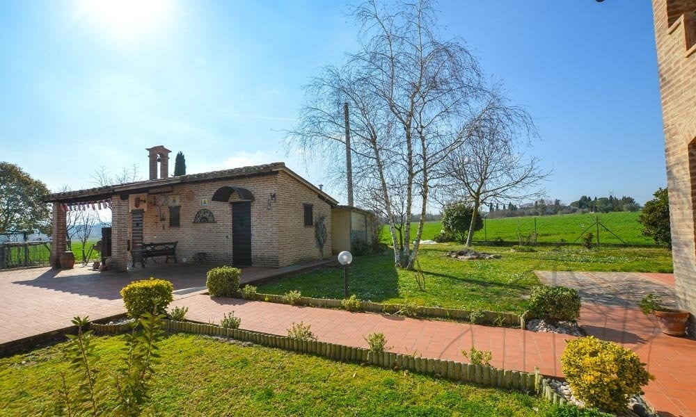 19th Century Farmhouse Near Lake Trasimeno