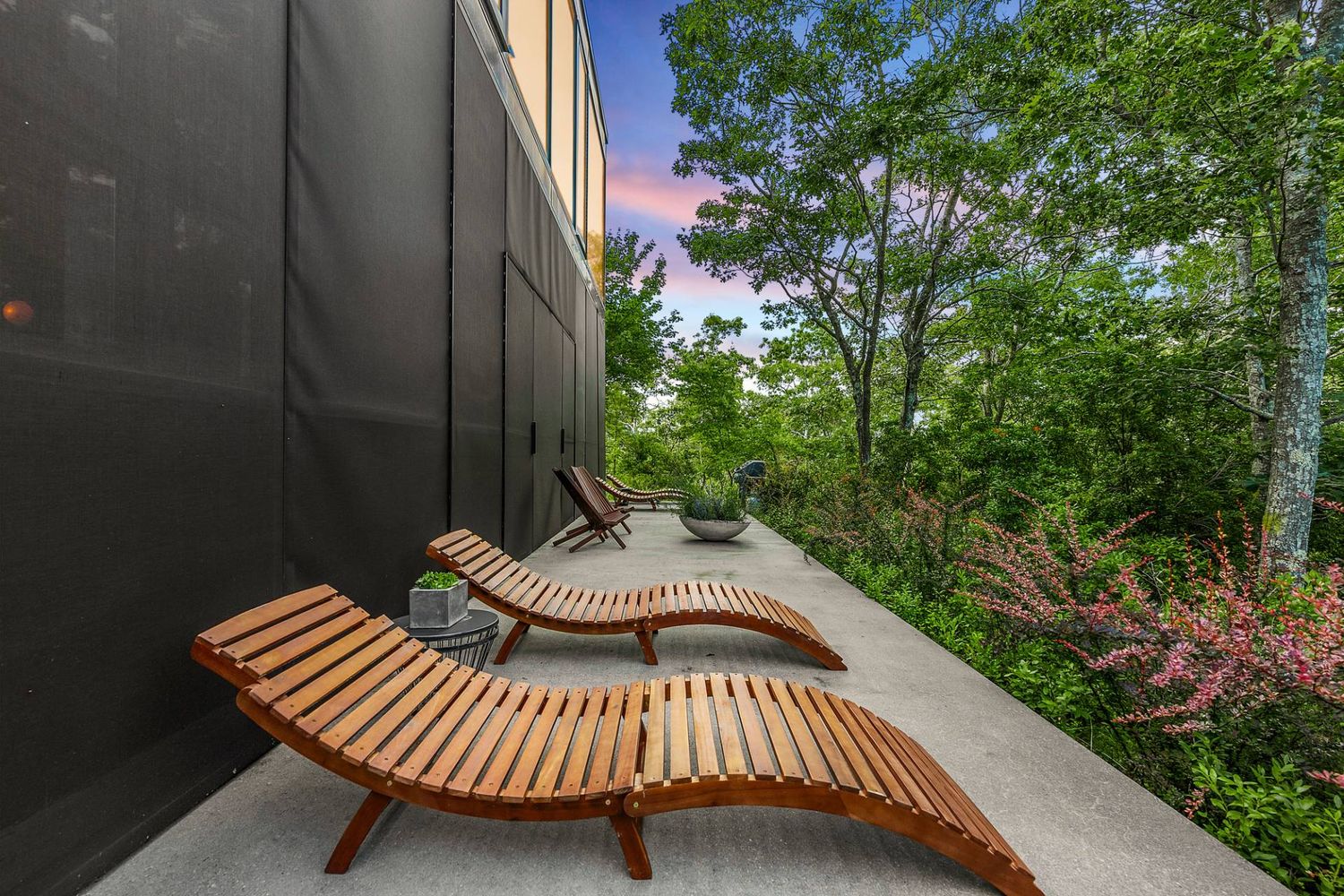 HAMPTONS ARTIST RETREAT BY NOTABLE ARCHITECT ON NEARLY 10 ACRES