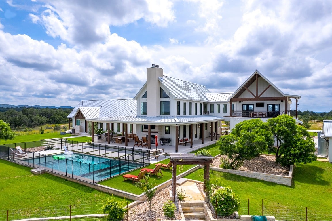 402 Southwick Ranch Rd