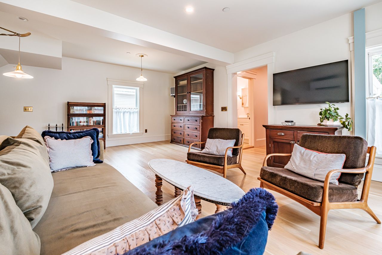 153 Brentwood St #2