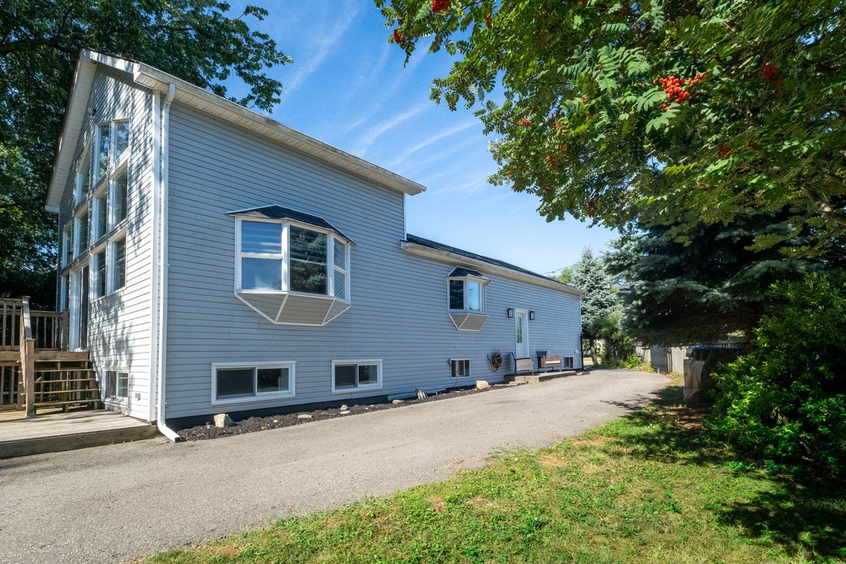 708 Montbeck Cres