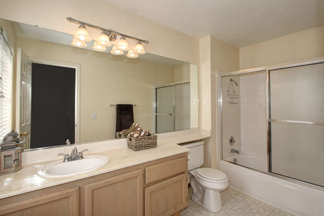 Just Listed! Well Maintained Home in Roseville!