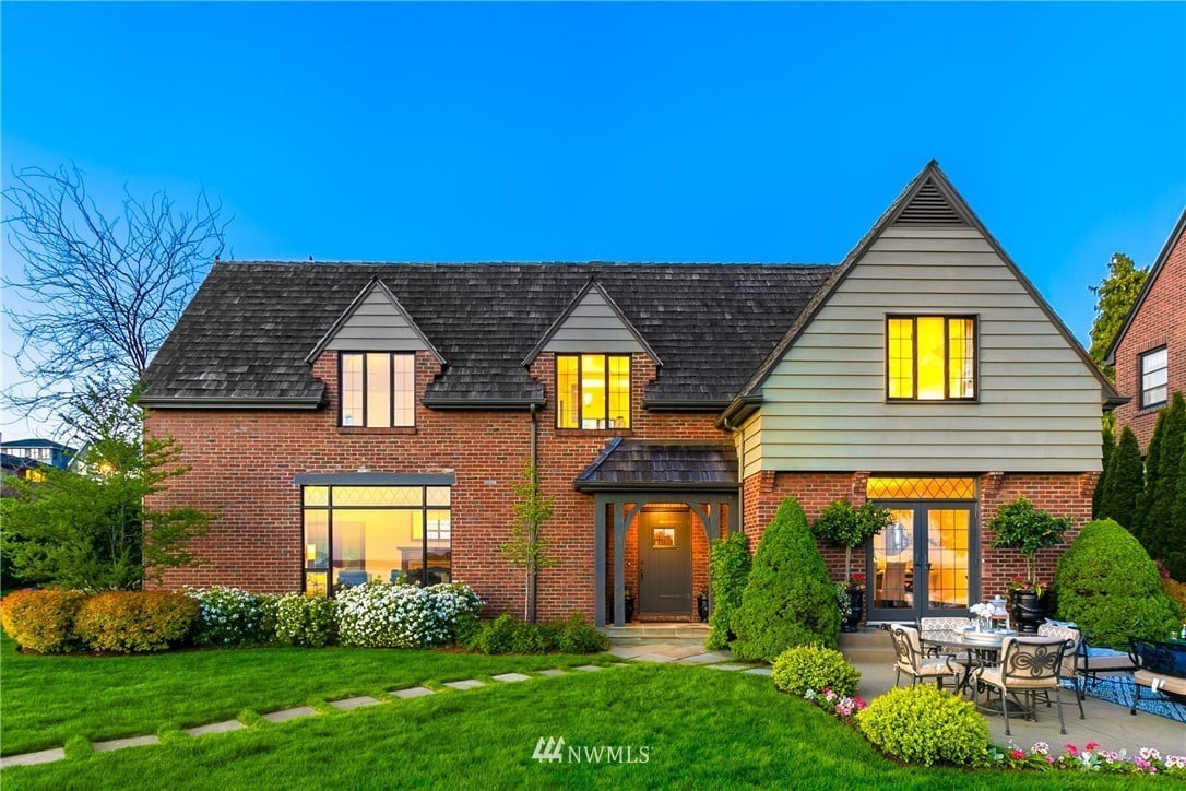 1990 Magnolia Blvd W