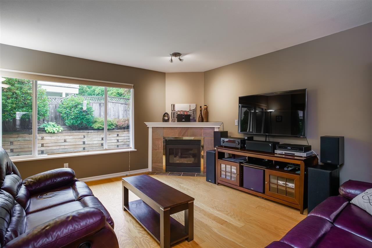 2975 Pinetree Close