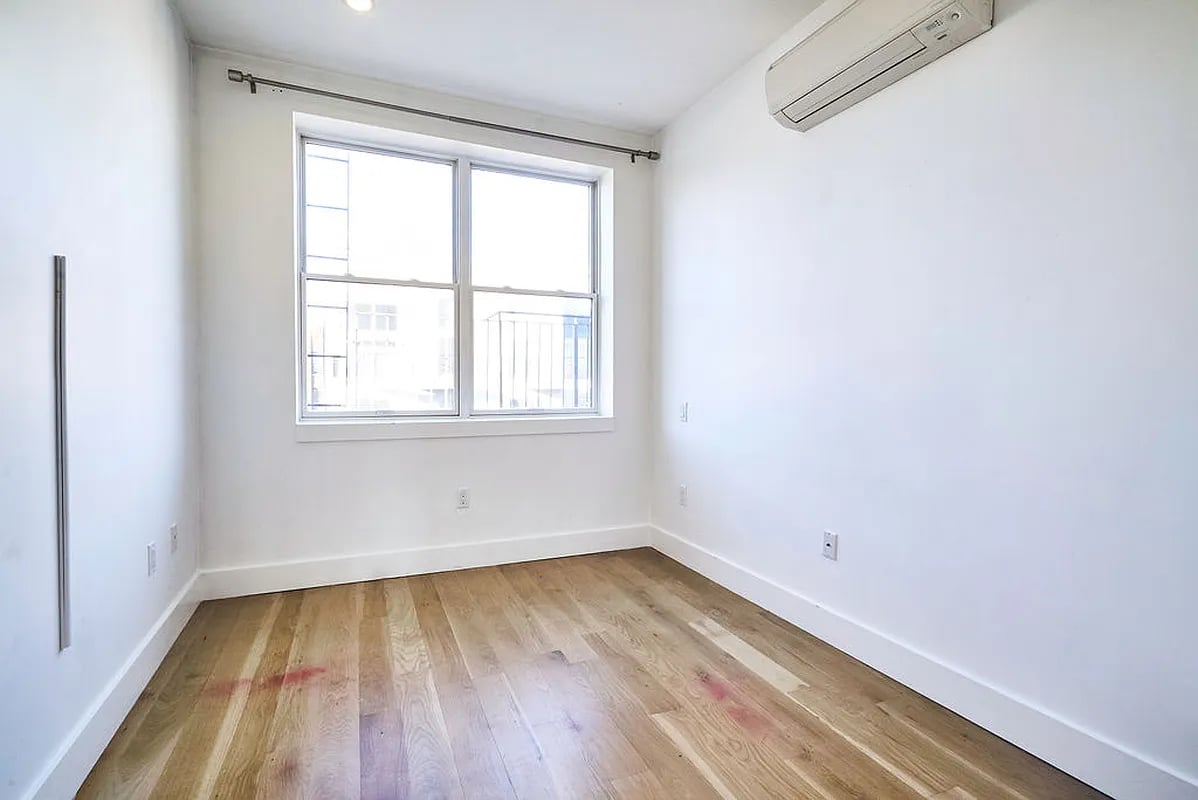 87 Montrose Ave 1R