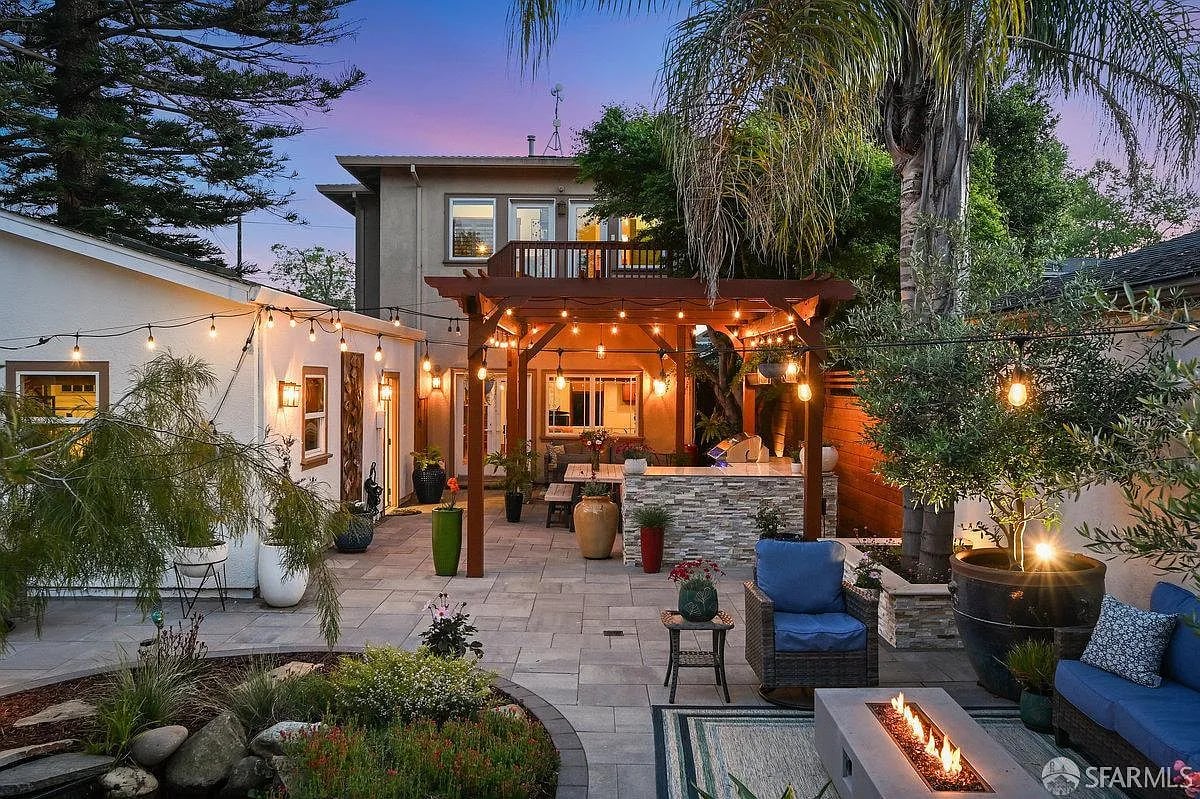2445 Encinal Ave