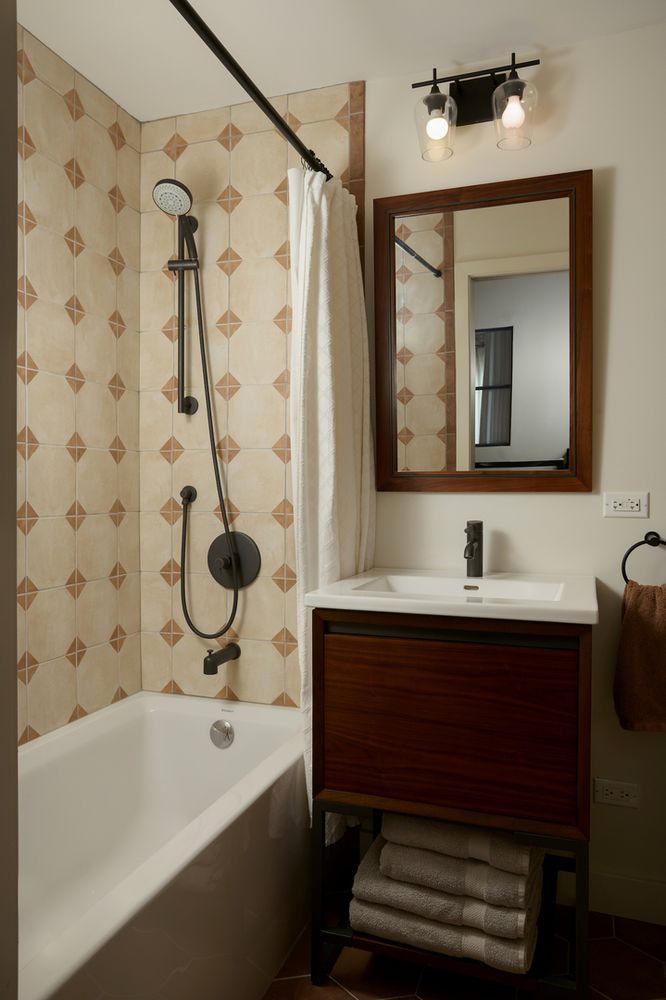 550 N Kingsbury St Unit: 603