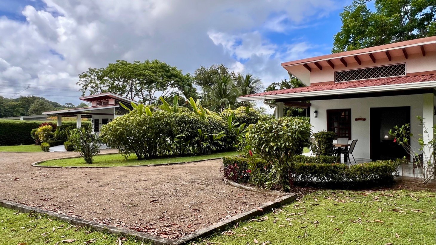 Home, 2 Rental Cabinas & Expansion Potential in Ojochal