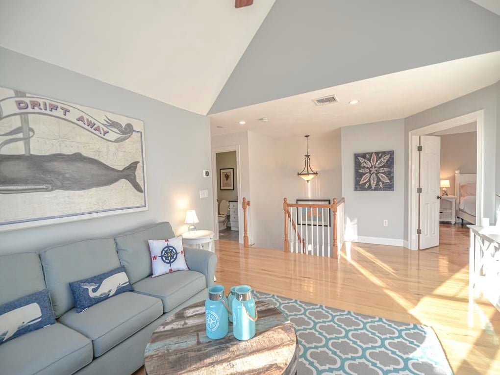 20 Swan Ln