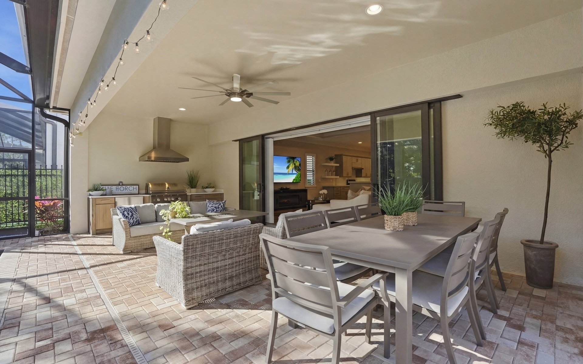 2867 Coco Lakes Dr