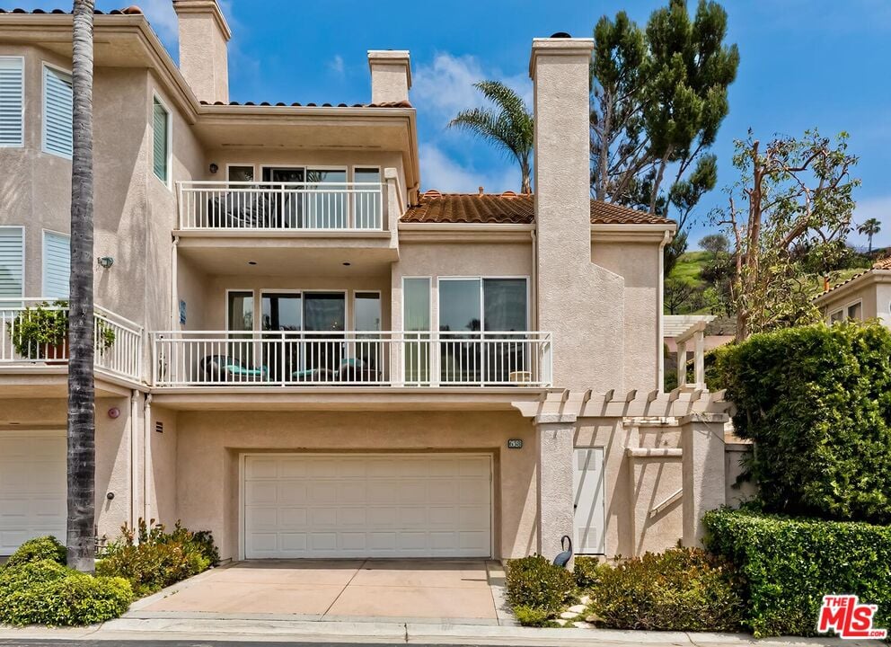 638 Palisades Dr