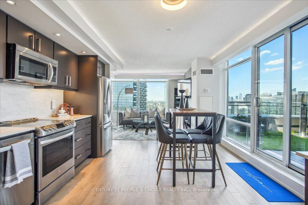 WATERFRONT PENTHOUSE BEAUTY 