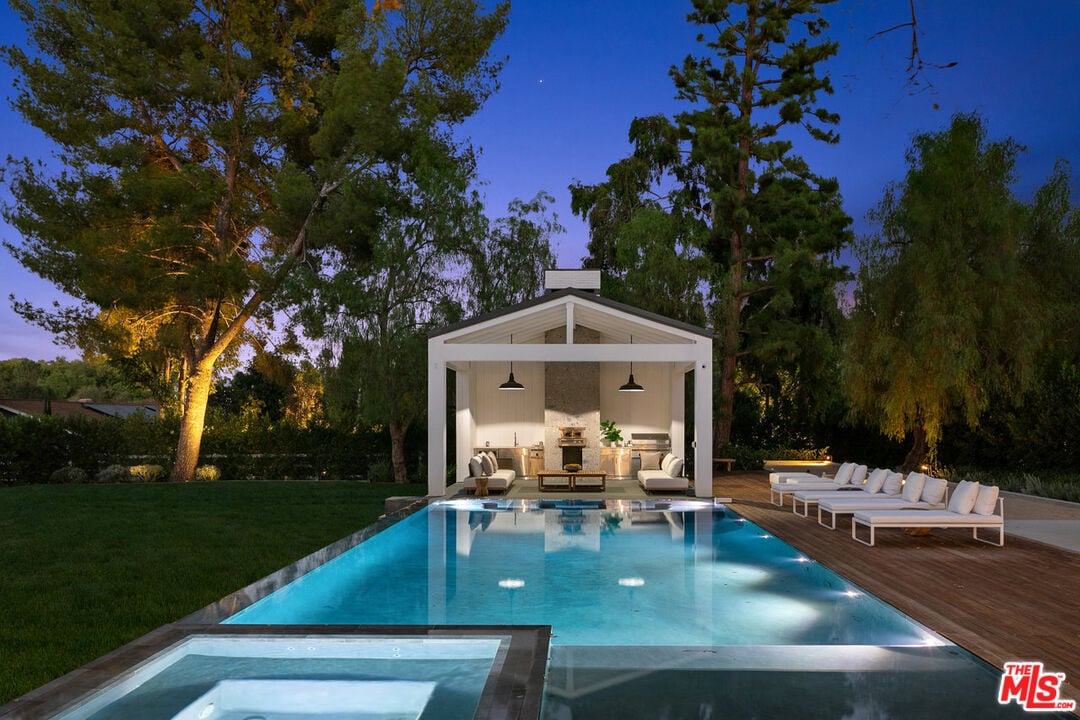 5376 Round Meadow Rd