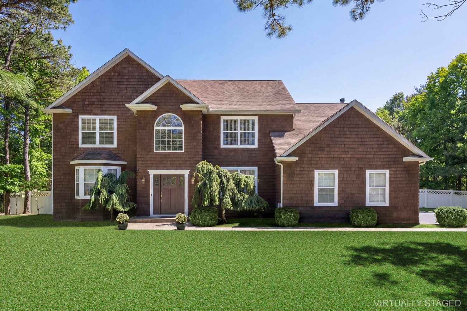 Quogue Elegance in Coveted Southampton Pines